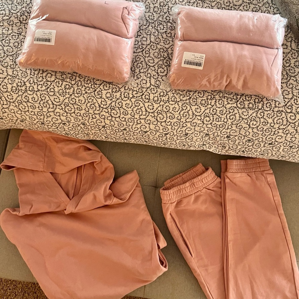 NWT, 2 Piece Cozy Smokey Rose Women's jogger set - Picture 3 of 14